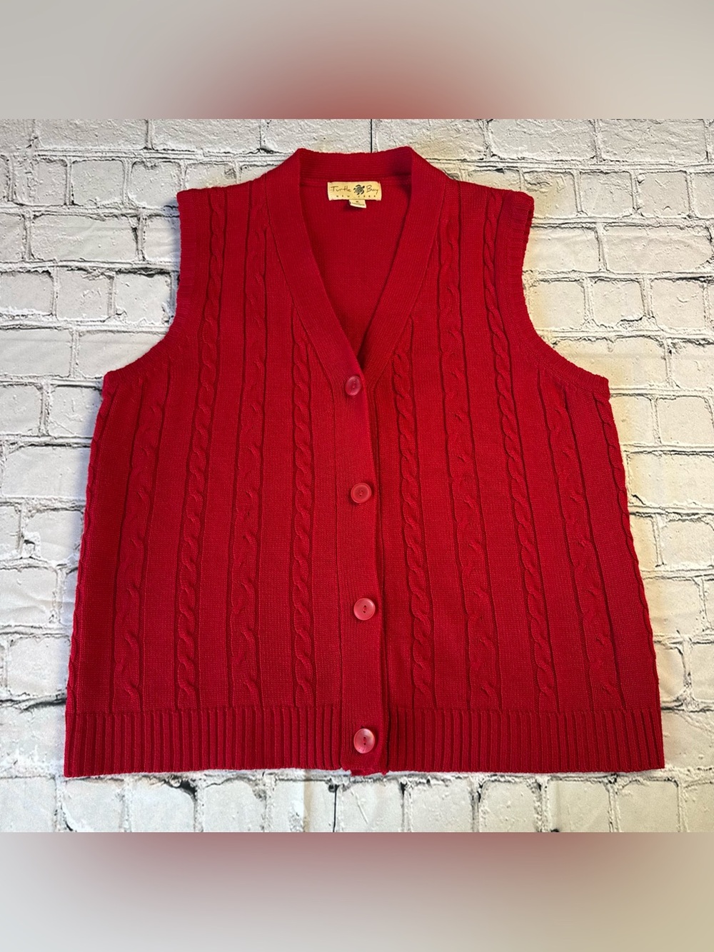 Turtle Bay New York Women’s Cable-Knit Red Button Front Sweater Vest Size M